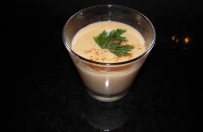 Velouté de haricots au nuage de thym et chips de Pancetta